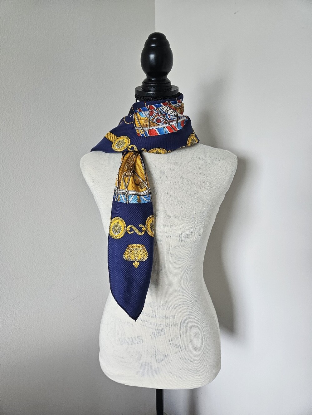 🇨🇵HERMES silk scarf navy & gold "les tambours "  90"X90" cm authentic 🇨🇵